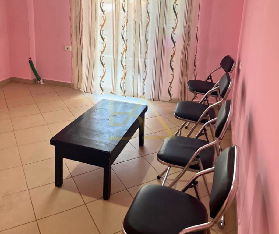 Jepet me Qira – Apartament, Kongresi i Manastirit