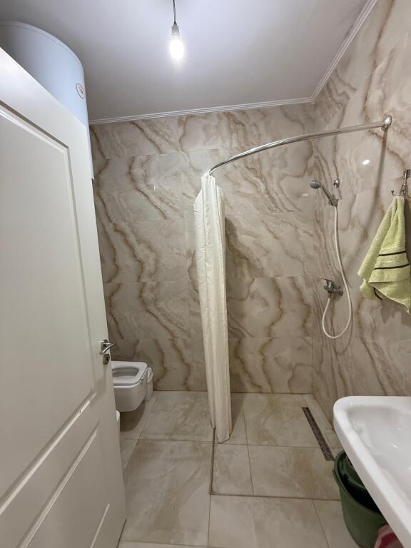 Jepet me qera:  Apartament 1+1 + 🅿️ Kati 2  📍Vila L 2  