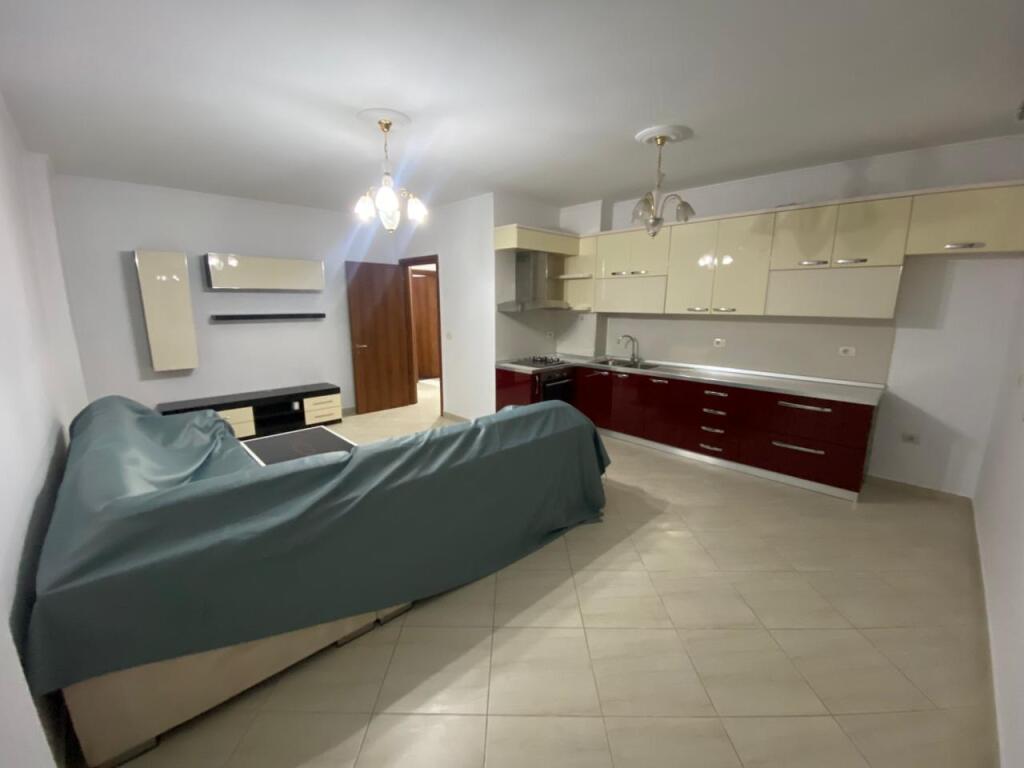 Affittasi appartamento 2+1+2 a Kamez /500 euro