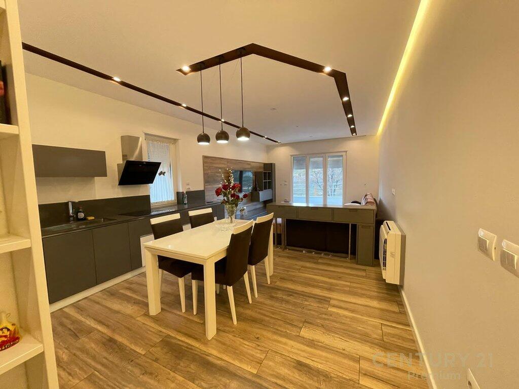 Appartamento in Affitto 3+1+2 +Posto Auto, vicino allo Zoo, Tirana! 1.500 € /Mese