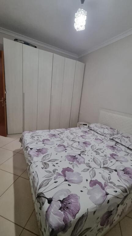 Jepet me qira Apartament 2+1 ne Yzberisht