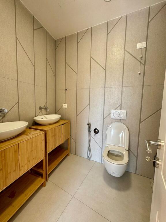Office 2+1+2+garage for rent at Artificial Lake, Lake View Residence