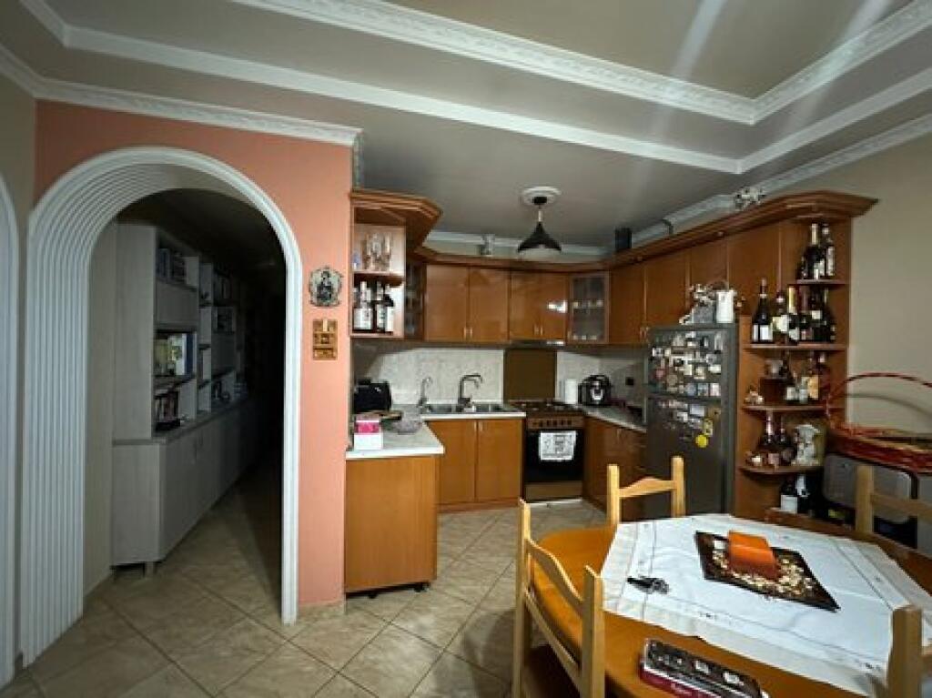Shitet, Apartament 3+1+2+Verande, Ali Dem, Tiranë.