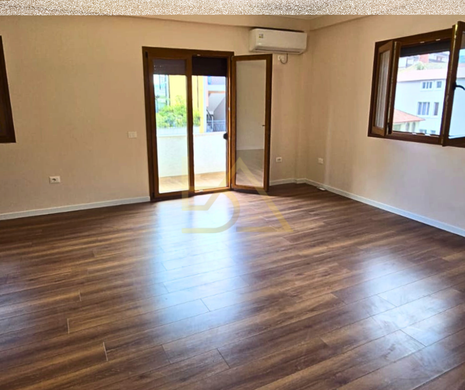 Jepet me Qira – Apartament, Kompleksi Dinamo