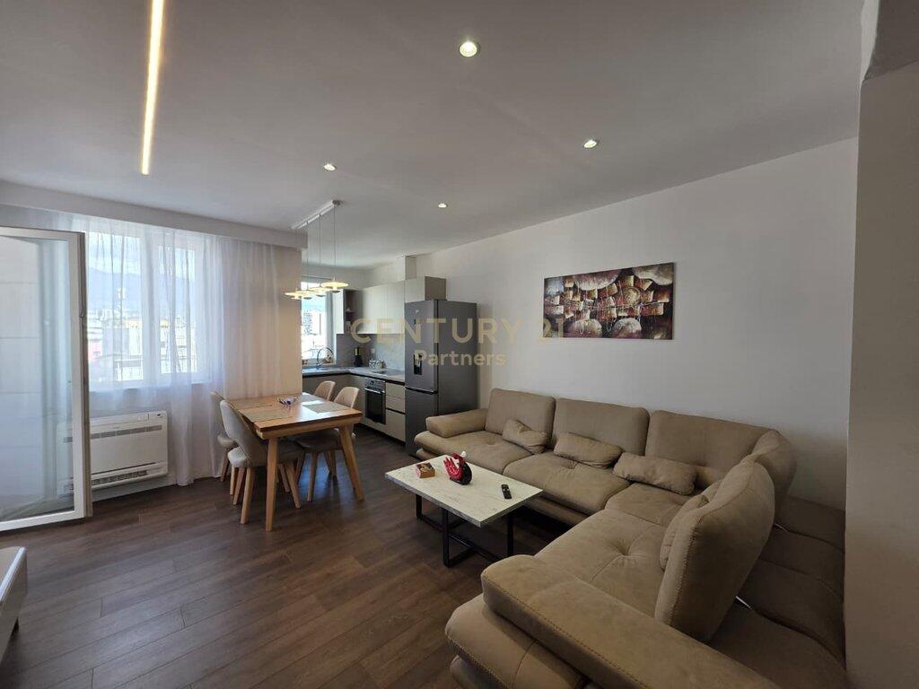 Appartamento 2+1 In Affitto in Via Mine Peza, Tirana - 1000€ | 90 m²