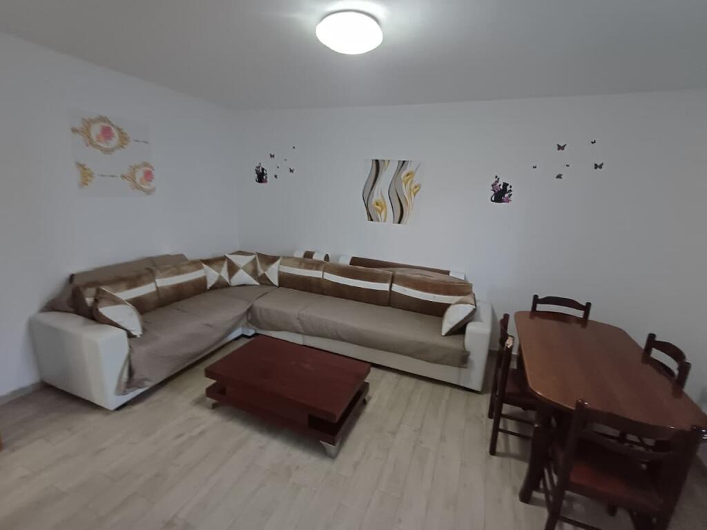 JEPET SHTEPI ME QIRA 1+1 DURRES