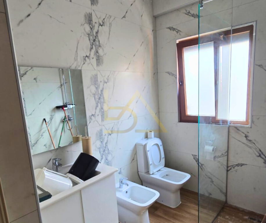 Jepet me Qira – Apartament, Kompleksi Dinamo