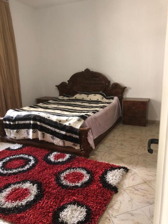 Casa privata 2+1 in affitto Dietro la Facoltà di Medicina/45.000 Lek al mese