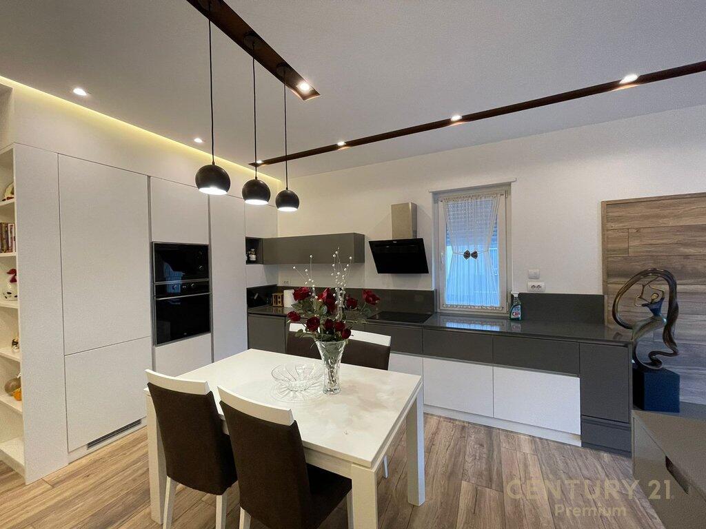 Appartamento in Affitto 3+1+2 +Posto Auto, vicino allo Zoo, Tirana! 1.500 € /Mese