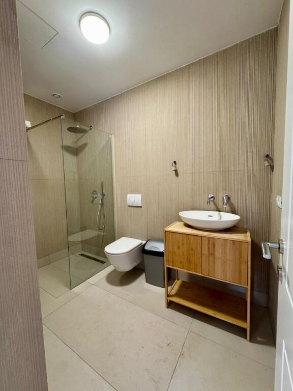Office 2+1+2+garage for rent at Artificial Lake, Lake View Residence