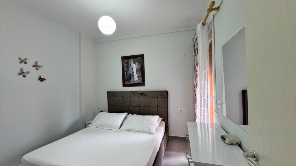 Appartamento Moderno 1+1 con Ampio Balcone in Affitto – Durazzo, Zona Spiaggia