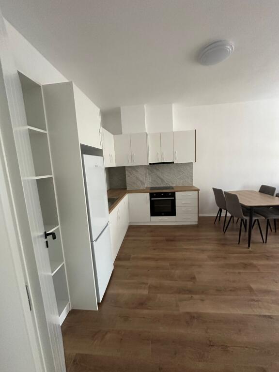 Super appartamento in affitto 3+1+2+balcone a Kamez