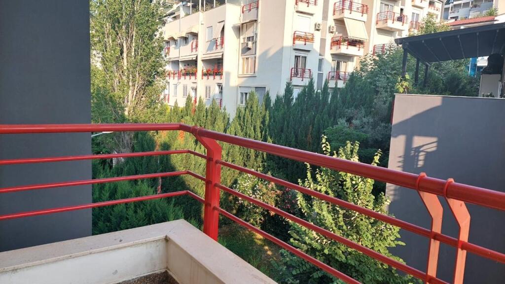 2+1,i mobiluar te kompleksi fz liqeni i thate,cmimi 650 euro