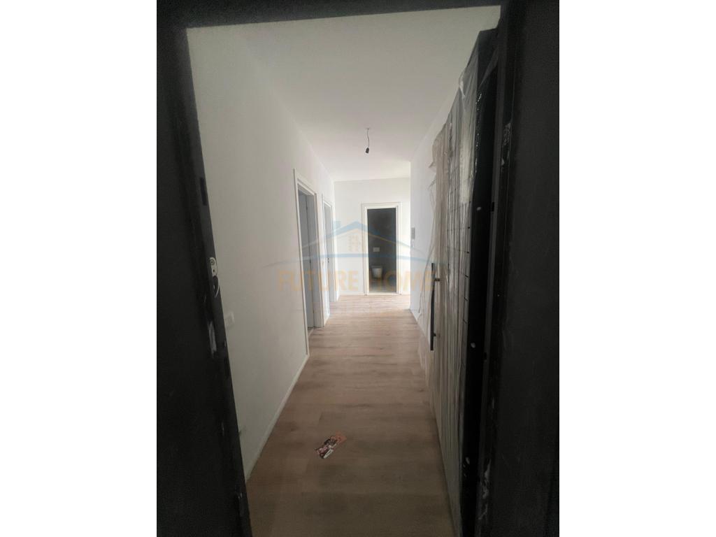 In vendita, Appartamento 2+1, Complesso Univers City, Tirana.