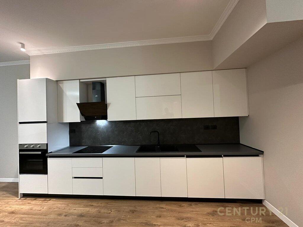 In the Commune of Paris, We Rent Apartment 2+1+2!