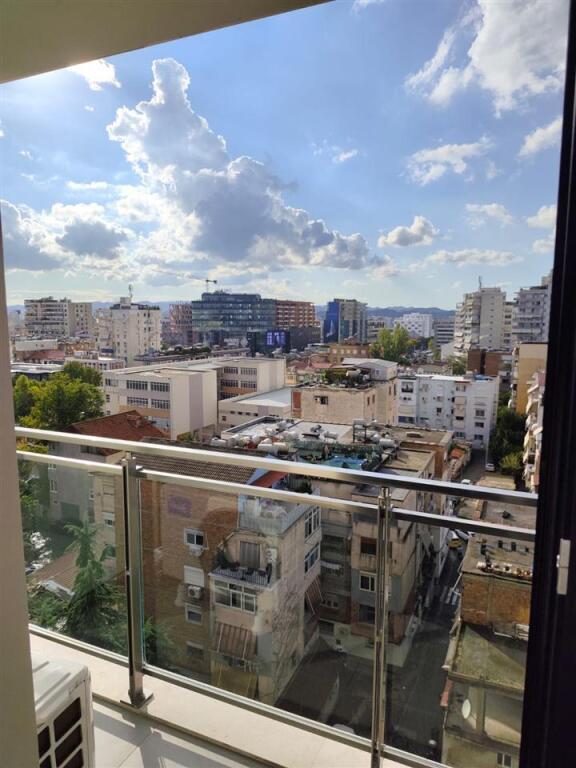 🏢 Locale Moderno in Affitto per Ufficio – Golden Tower Residence