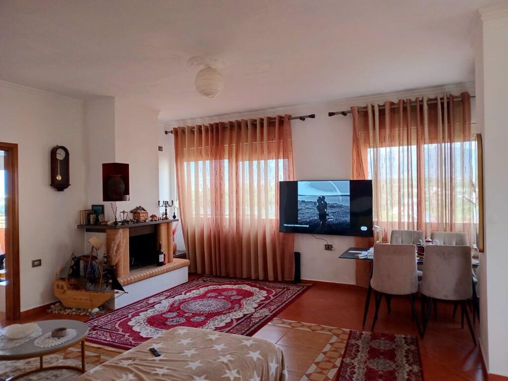 1+1, furnished peti street dry lake, price 600 euro