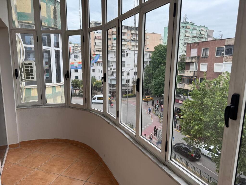 Appartamento in affitto 4+1+2 per attività commerciali in piazza Willson