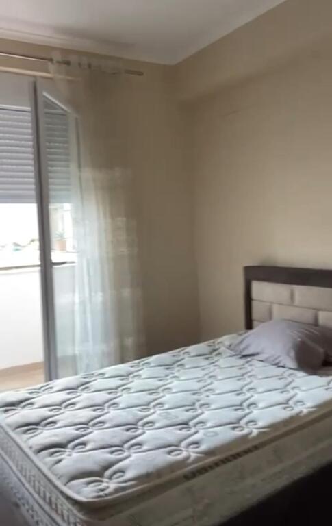 Jepet me qera apartament 2+1 Rruga 5 Maj!
