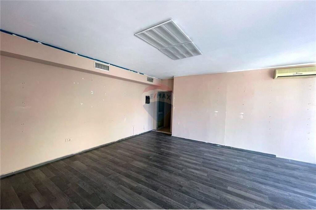 ZYRE ME QIRA TE KOMUNA E PARISIT !