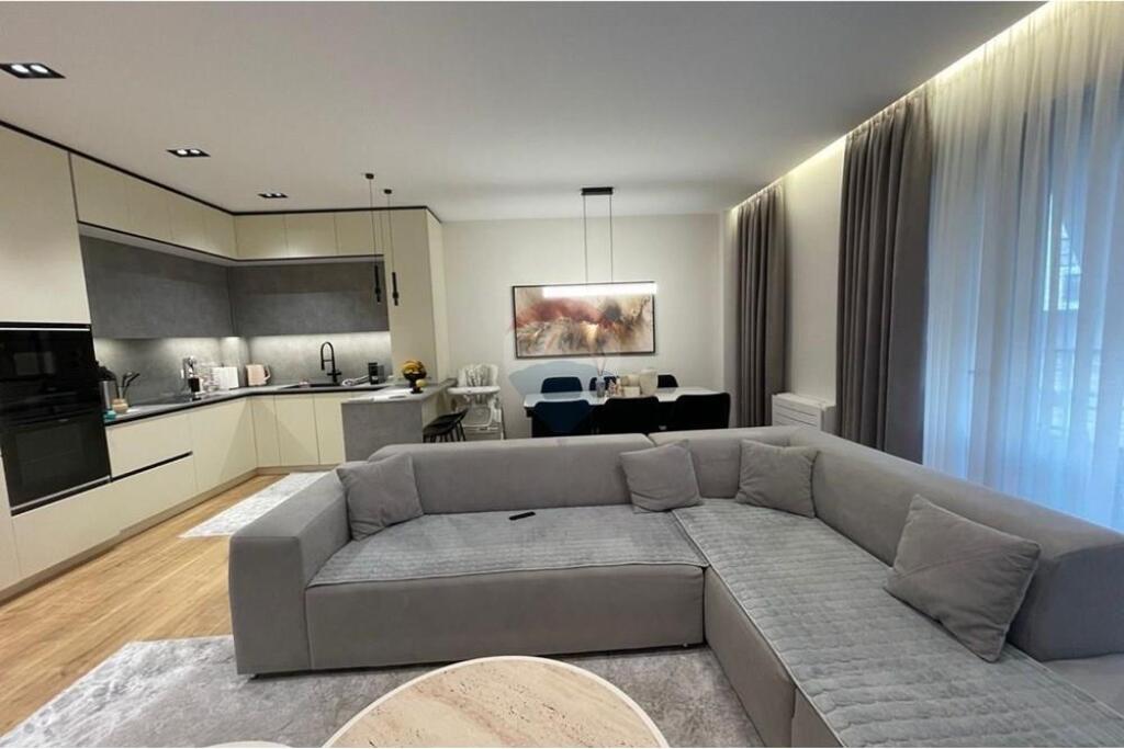 Shitet apartament 2+1+post parkimi te L. i Thate