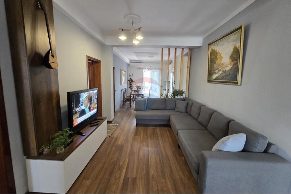 Apartment 2+1 for rent on the 3rd floor of a villa on 5 Maji street.