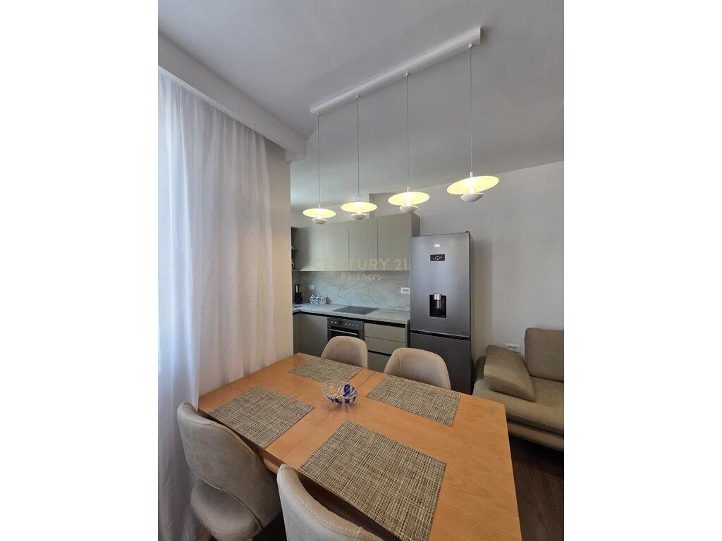 Appartamento 2+1 In Affitto in Via Mine Peza, Tirana - 1000€ | 90 m²