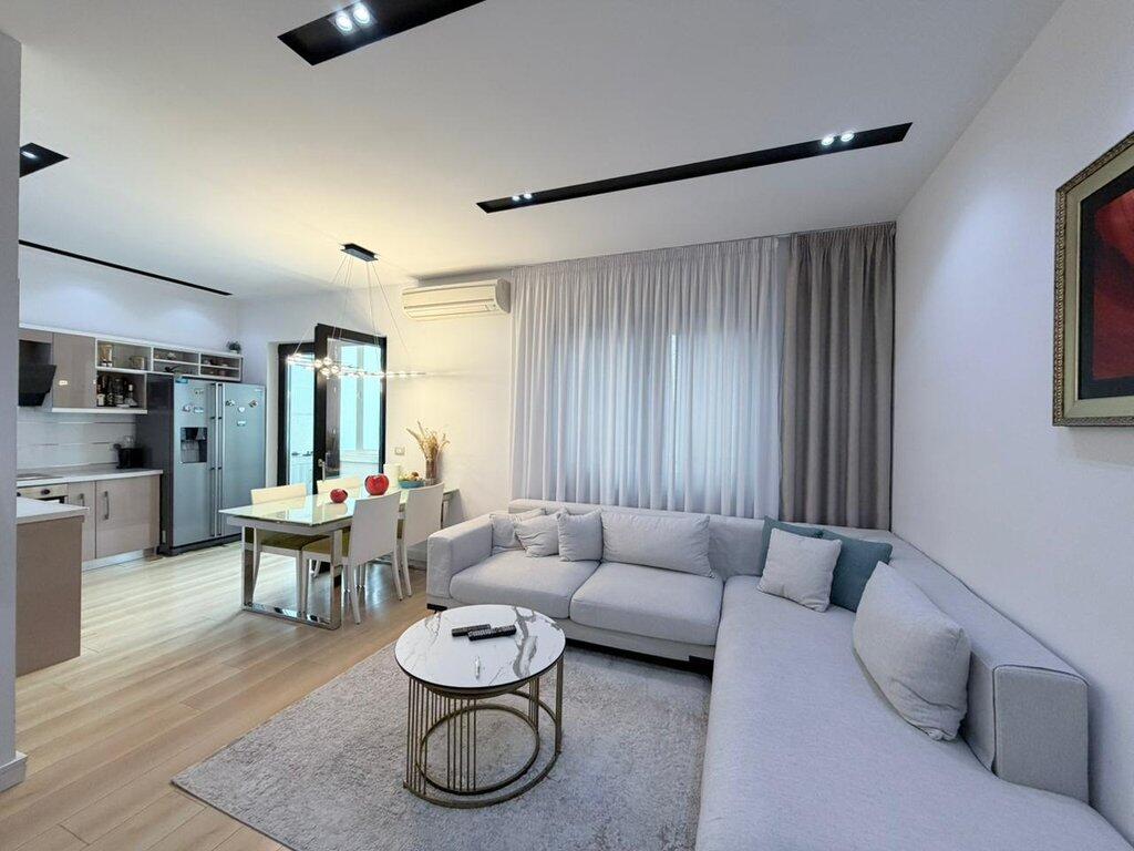KAFE FLORA, VENDIAMO APPARTAMENTO 3+1 250,000 €
