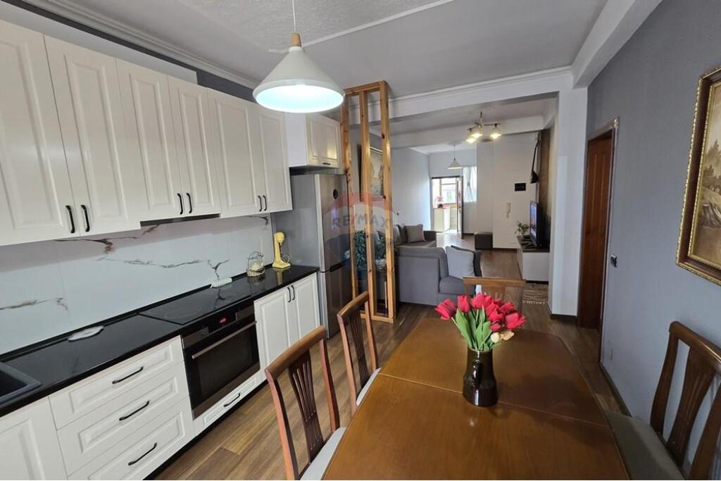 Apartament 2+1 me qera 5 Maji