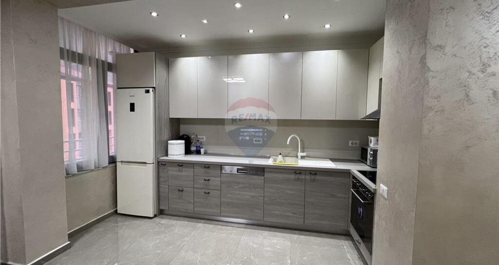 Apartament 2+1 me qira në Qendër