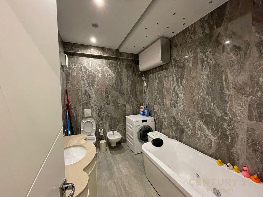 Appartamento in Affitto 3+1+2 +Posto Auto, vicino allo Zoo, Tirana! 1.500 € /Mese
