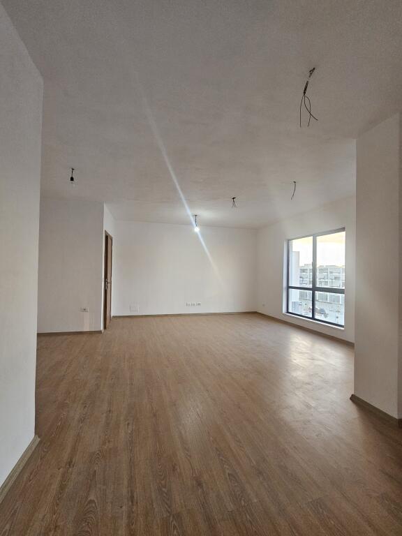 Prima Volta in Affitto: *2+1+2wc &amp; Balcone* (VUOTO)  POSIZIONE  *(📍5 MAGGIO  (i nuovi palazzi costruiti dal Comune) * ~ *40.000 leke/Mese*