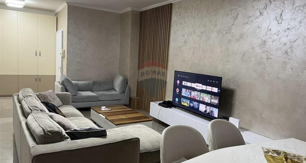Apartament 2+1 me qira në Qendër