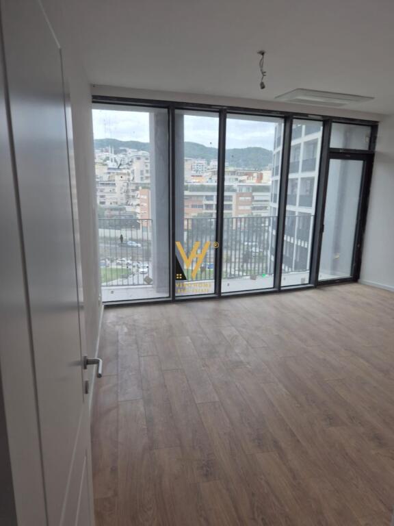 OFFICE 103 M2 FOR RENT AT LAKE VIEW 1,900 EURO