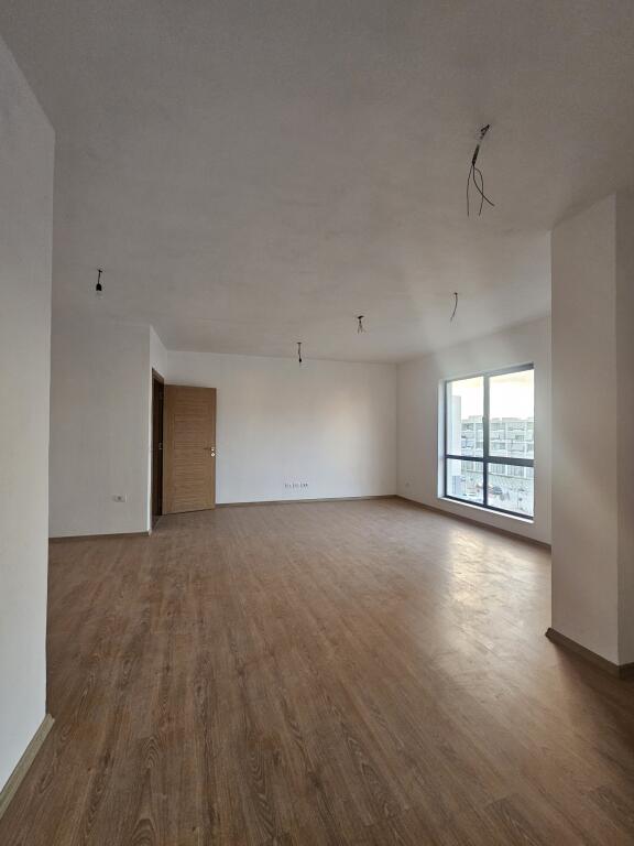 Prima Volta in Affitto: *2+1+2wc &amp; Balcone* (VUOTO)  POSIZIONE  *(📍5 MAGGIO  (i nuovi palazzi costruiti dal Comune) * ~ *40.000 leke/Mese*