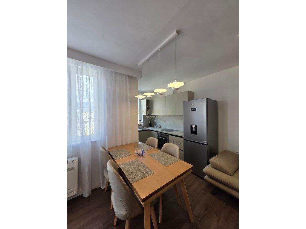 Appartamento 2+1 In Affitto in Via Mine Peza, Tirana - 1000€ | 90 m²