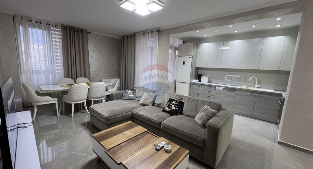 Apartament 2+1 me qira në Qendër
