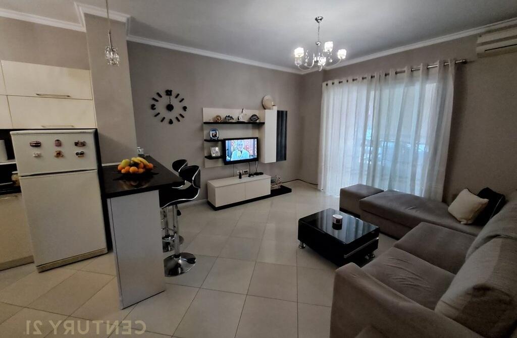 Apartament 1+1 me qira, Astir