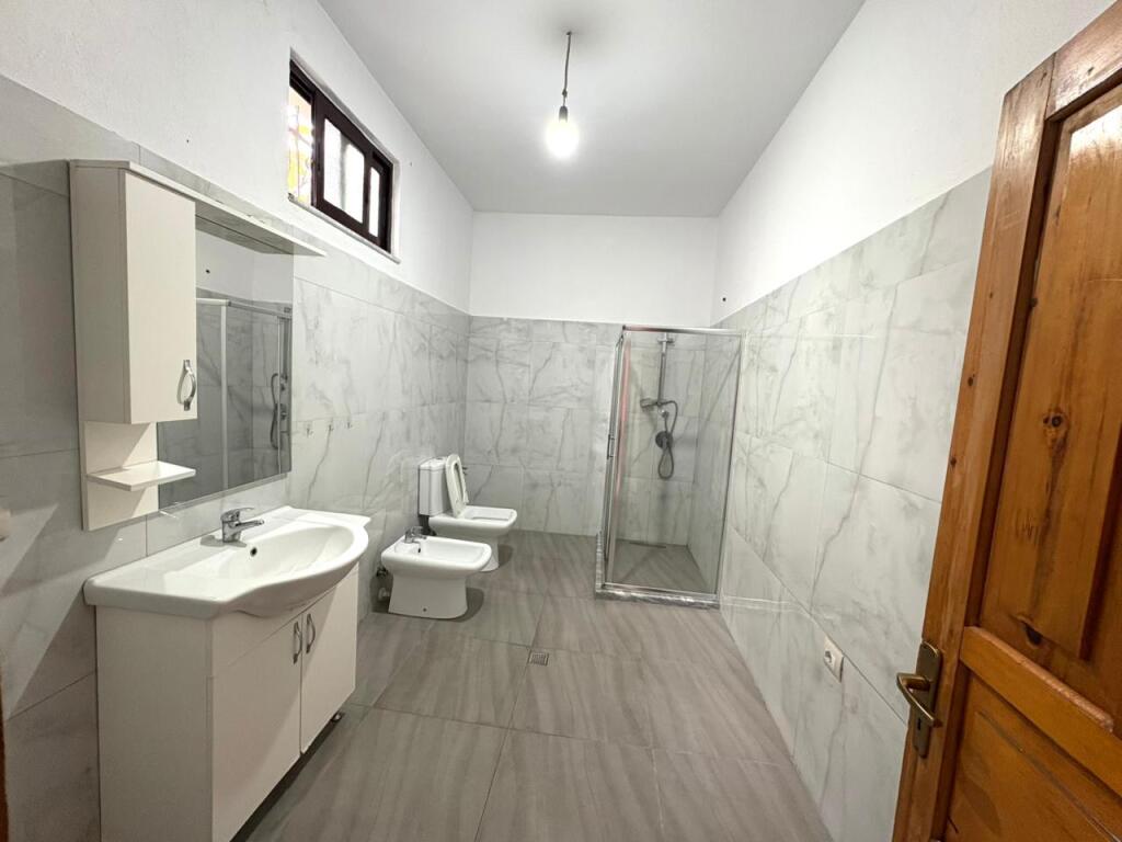 💠 Shtepi Private për Qira – Kati i Parë ish Keneta , prane karburant 2 Elda