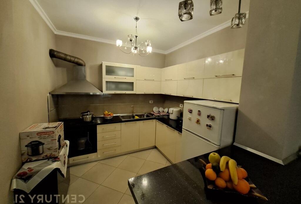 Apartament 1+1 me qira, Astir