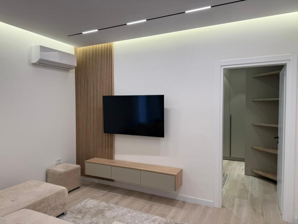 🏡 Apartment 1+1 for Rent 📍 Don Bosko – near Zogu i Zi, close to Artist 🏢 New building (2025) – 5th floor with elevator 🛋️ Fully furnished with modern furniture 💶 700 € / month 👫 Only for couples or foreigners