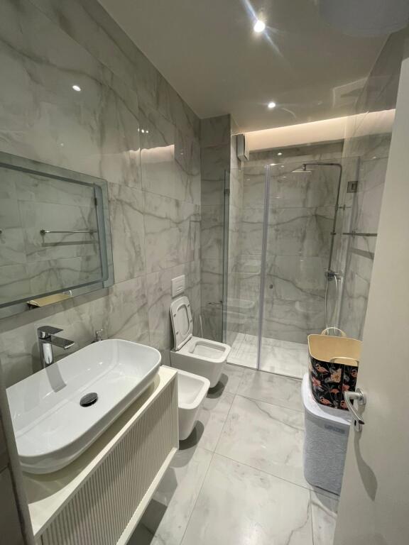 Apartament per qera 2+1+2+parkim Liqeni i Thate