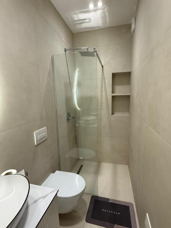 🏡 Affittasi Appartamento 1+1 📍 Don Bosko – vicino a Zogu i Zi, vicino all'Artista💶 700 € / mese