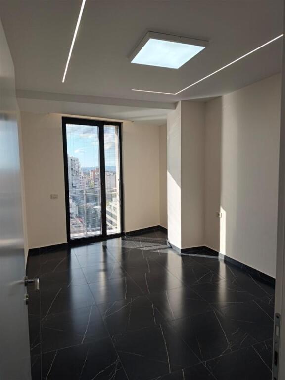🏢 Locale Moderno in Affitto per Ufficio – Golden Tower Residence
