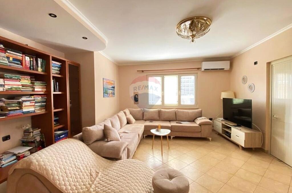 Jepet me qira apartament 2+1 prane diges se Liqenit te Tiranes