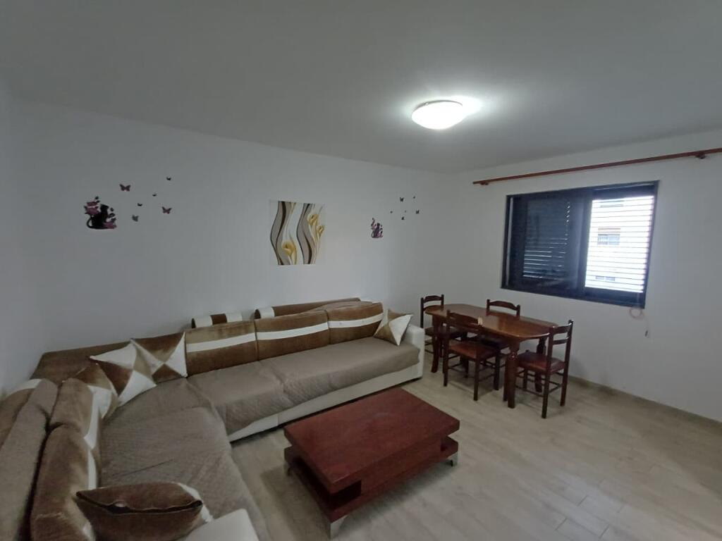 JEPET SHTEPI ME QIRA 1+1 DURRES