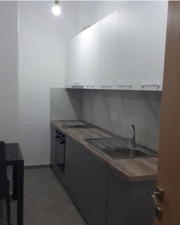 Jepet me qera apartament 1+1 i mobiluar pallat i ri tek Amerikan 2 Mjeksia kontakti ne Whatsapp!