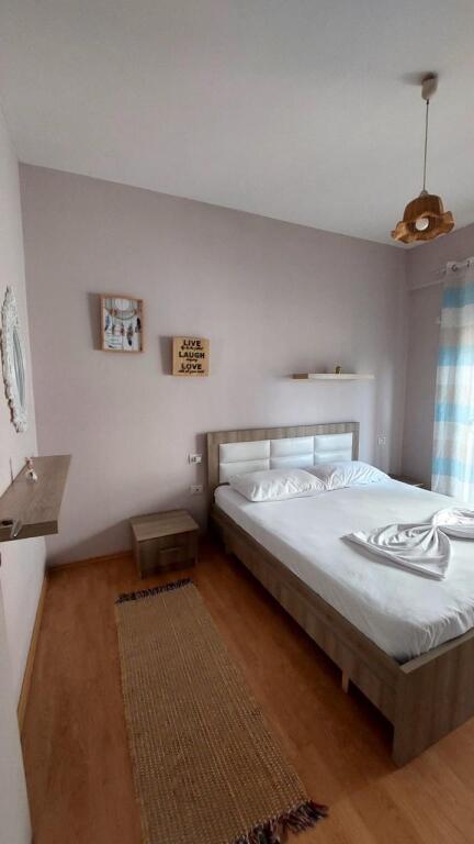 2+1,i mobiluar te kompleksi fz liqeni i thate,cmimi 650 euro