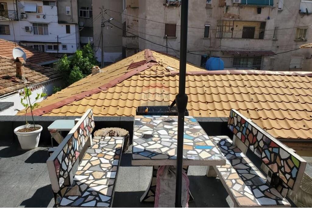 Shtëpi me tarracë -Për Shitje - Rr. Cerciz Topulli