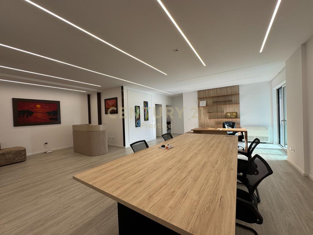 APPARTAMENTO IN VENDITA 2+1+2 SITUATO PRESSO "AMBASADOR 3", TIRANA!